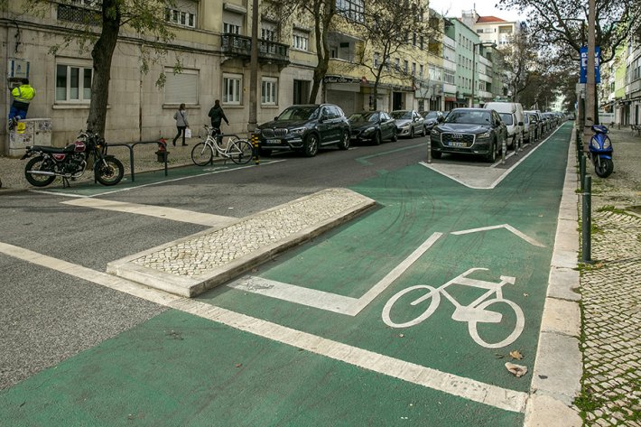 imagem de rua com nova ciclovia